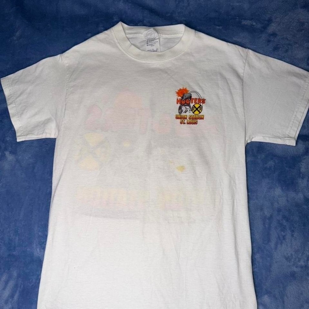 Vintage 90s hooters men's shirt‎ size s
